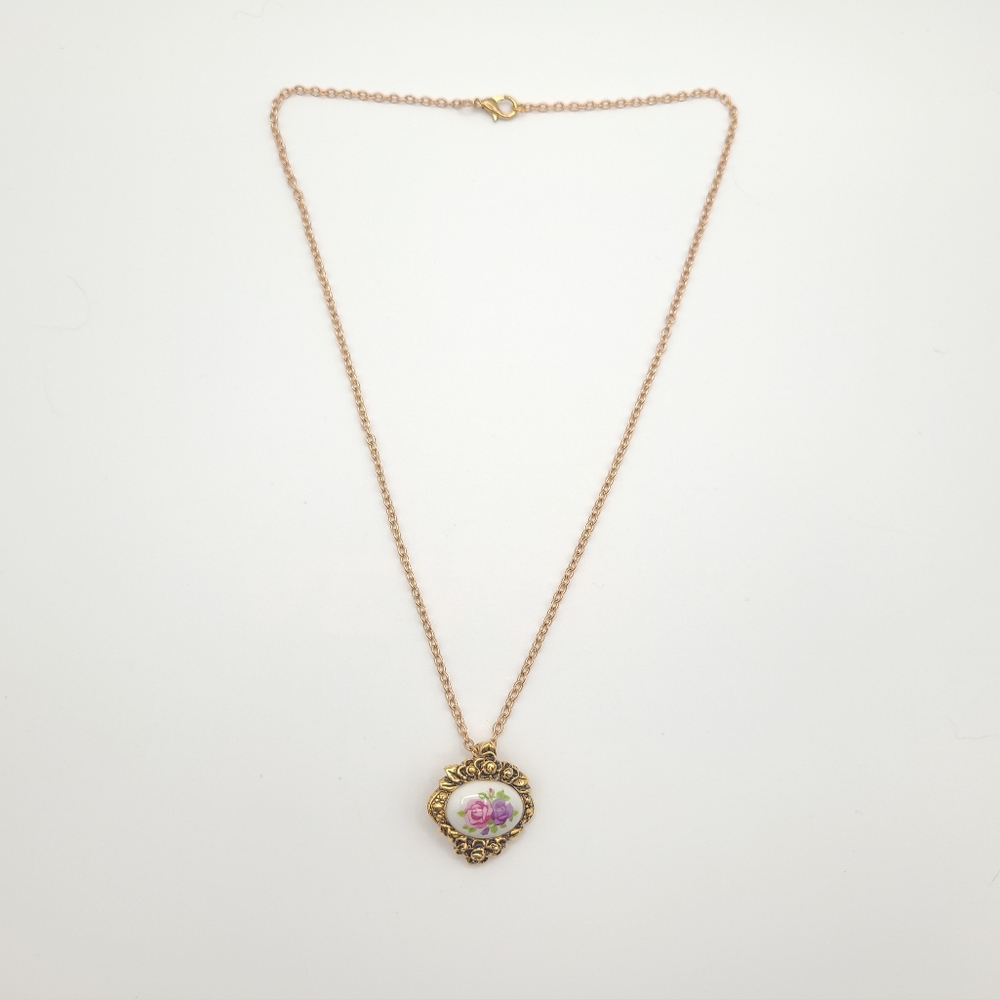 Vintage Avon Gold Floral Pendant Necklace Victorian Rose Cameo Style - Picture 8 of 12